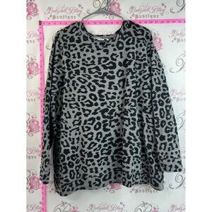In every story long sleeve cheetah Gray & Black Leopard Print Crewneck Top